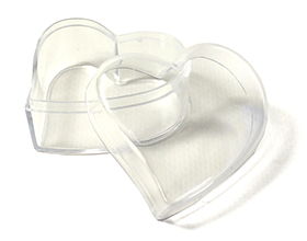 Petite boite contenant à dragées forme coeur transparent en plexiglas